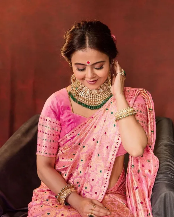 Pink_Embellished_Banarasi_Jacquard_Saree